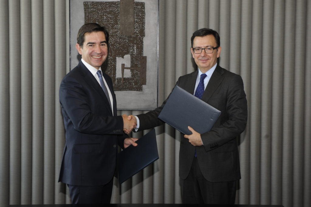 Carlos Torres Vila and Román Escolano, after BEI's signature Carlos Torres Vila and Román Escolano, after BEI's signature