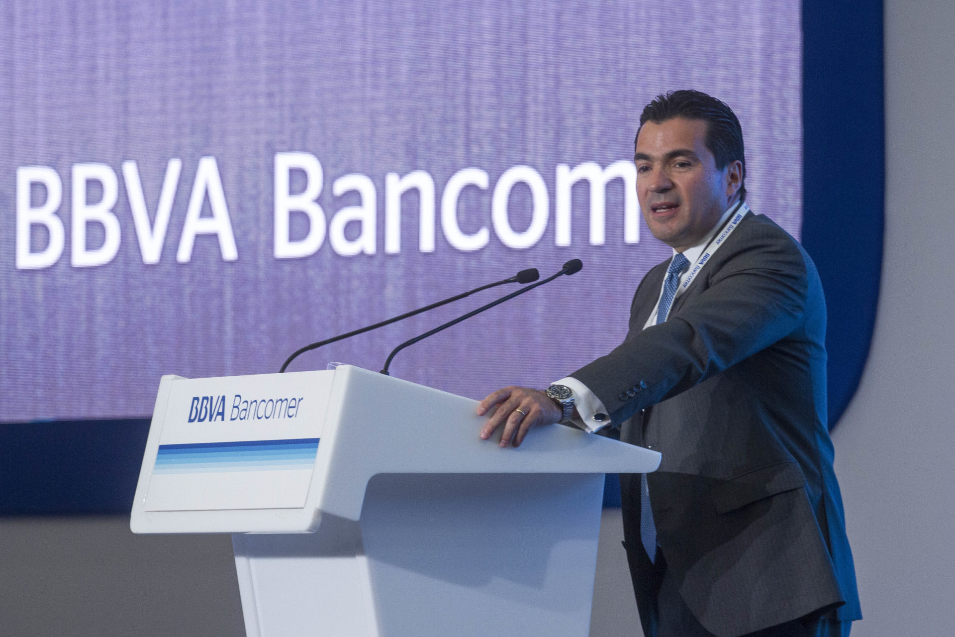 Picture of Eduardo Osuna Osuna, Deputy Chairman and CEO of BBVA Bancomer explained at the National Meeting of BBVA Bancomer executives