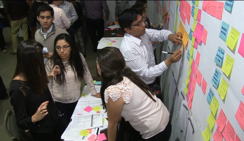 Image of employees at quarterly planning in BBVA Continental, Perú