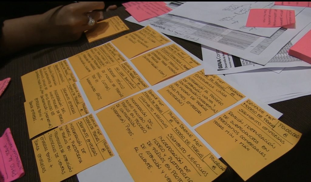 Image of Detail of orange post its during BBVA Continental quarterly planning scrum agile