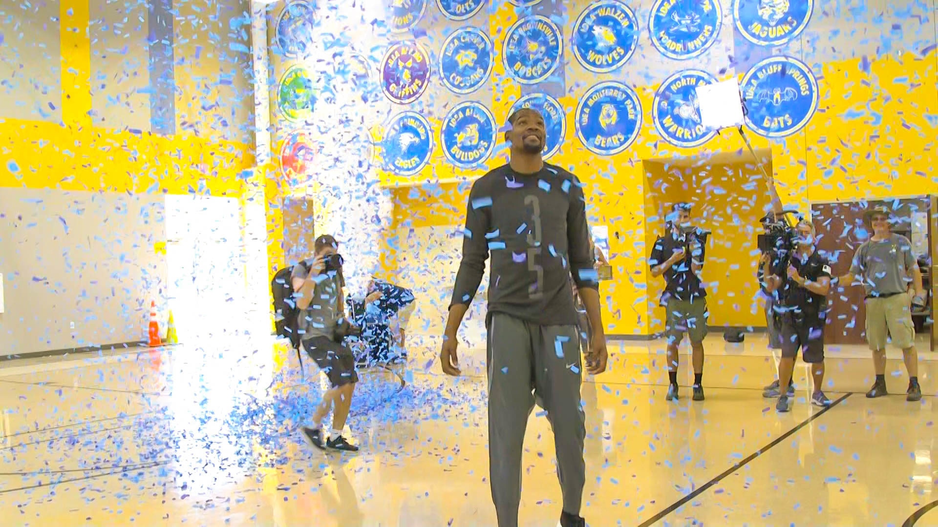 Kevin Durant walks into the gym at IDEA Rundberg