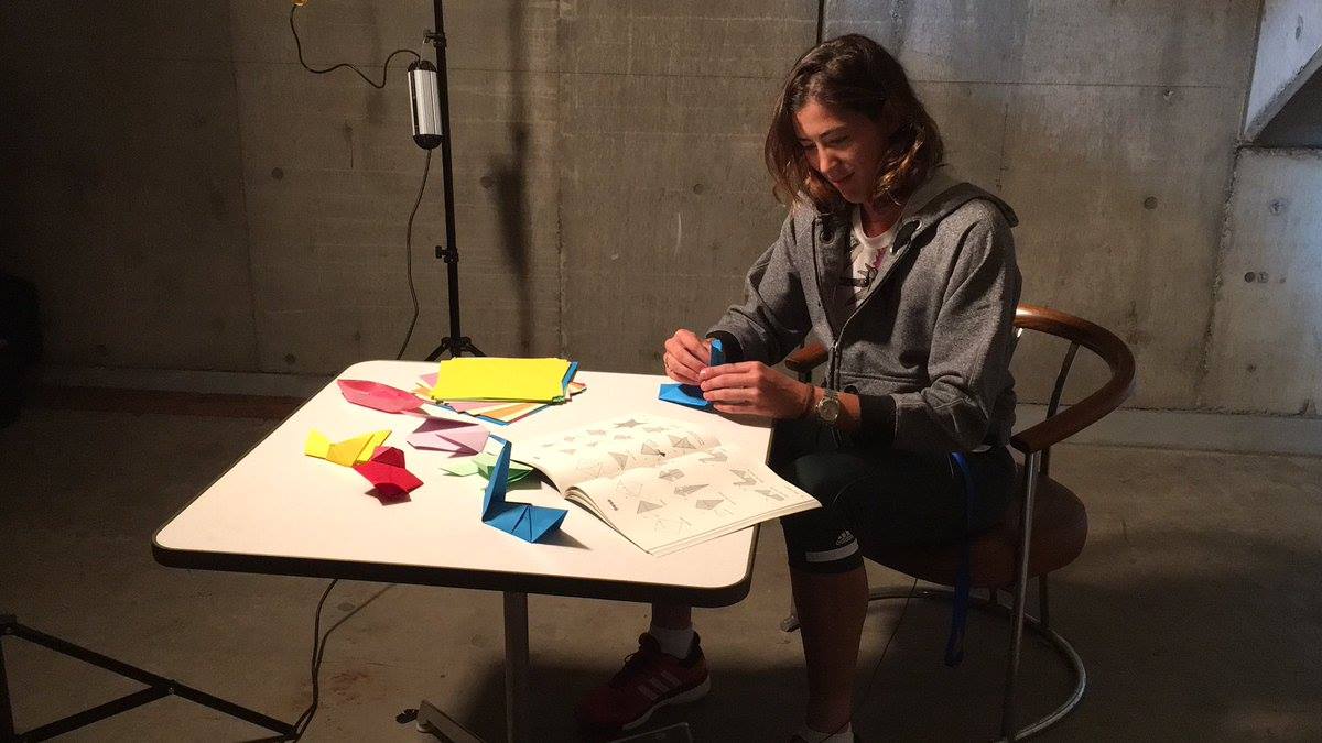 Garbiñe Muguruza learn origami Garbiñe Muguruza learn origami