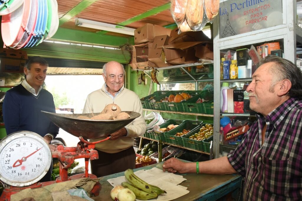 Image Francisco González visits one of the small business supported by BBVA Microfinance Foundation in Colombia