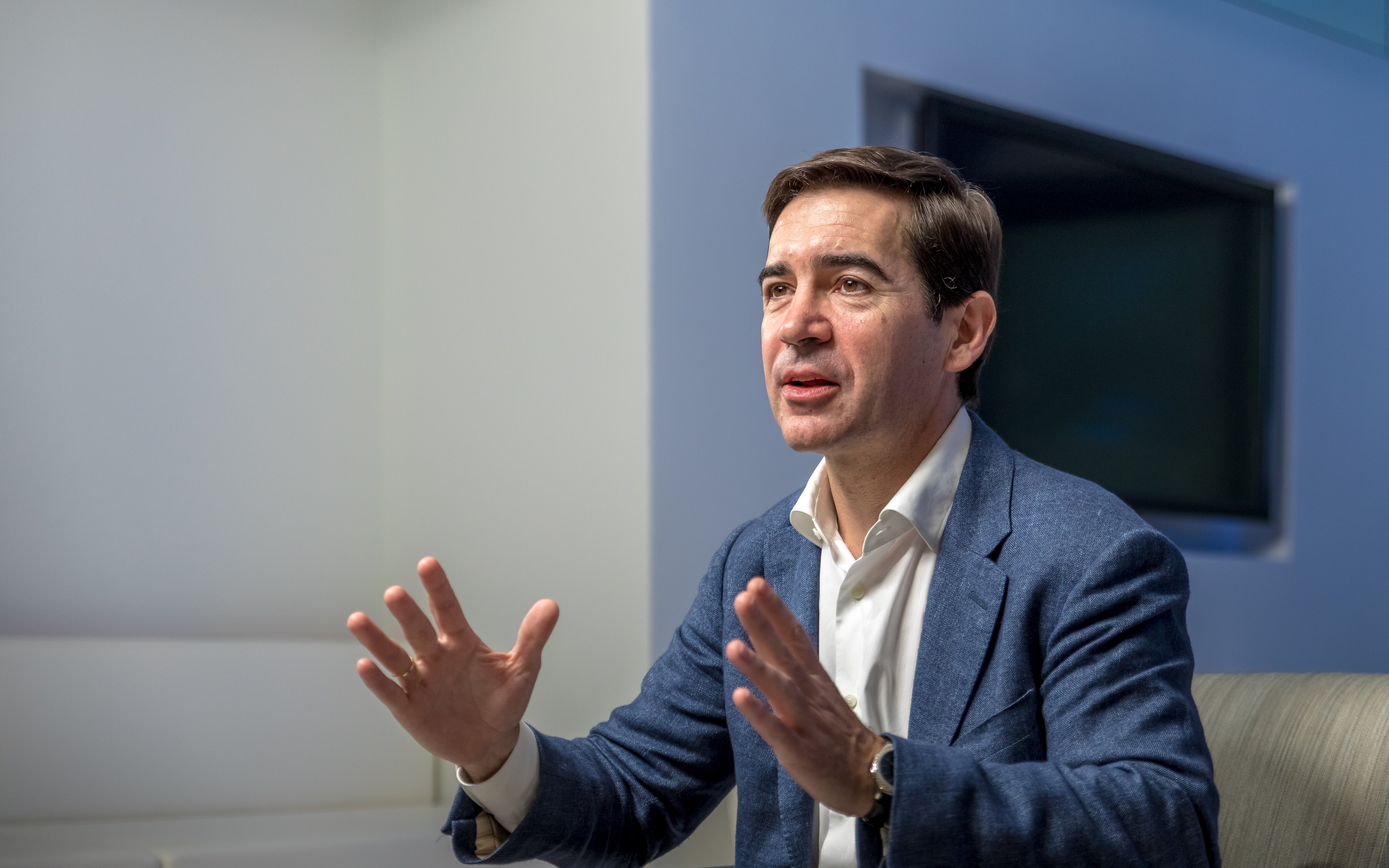 Carlos Torres Vila talking CEO picture of Carlos Torres Vila talking CEO BBVA
