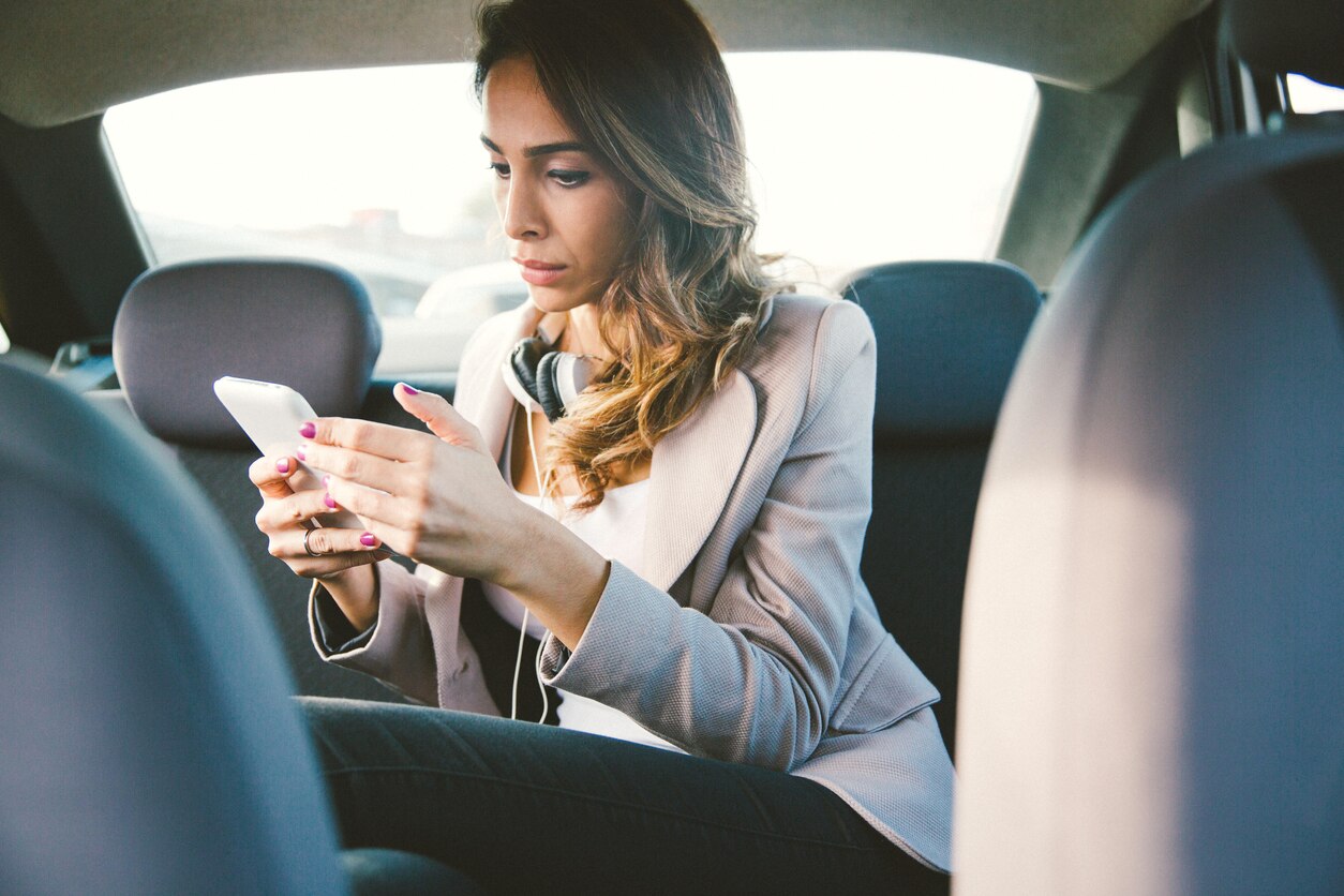 woman business mobile smartphone resource bbva woman business mobile smartphone resource bbva