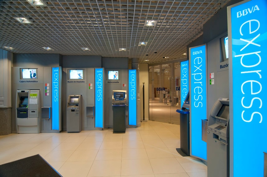 picture of headquarters office bank access clients atm uruguay bbva