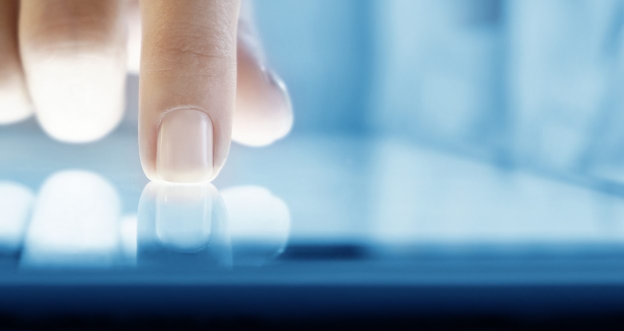 bigdata-ceo-tablet-companiesstrategies-finger-screen-bbva bigdata-ceo-tablet-companiesstrategies-finger-screen-bbva