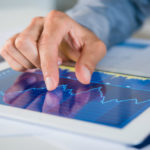 broxel-fintech_rablet-graphic-hand-bbva broxel-fintech_rablet-graphic-hand-bbva
