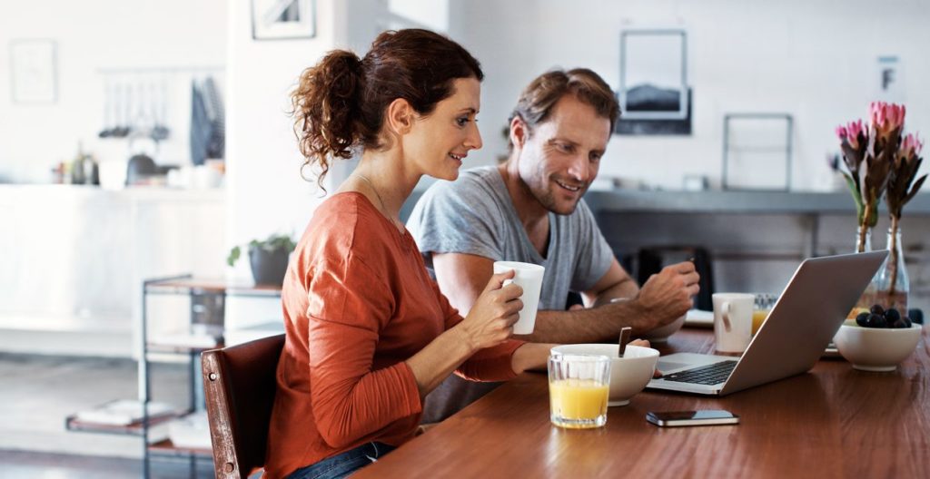 mobile-banking-computer-laptop-couple-home-payment-bbva mobile-banking-computer-laptop-couple-home-payment-bbva