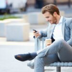 movil-bank-fintech-berlin-man-smartphone-bbva