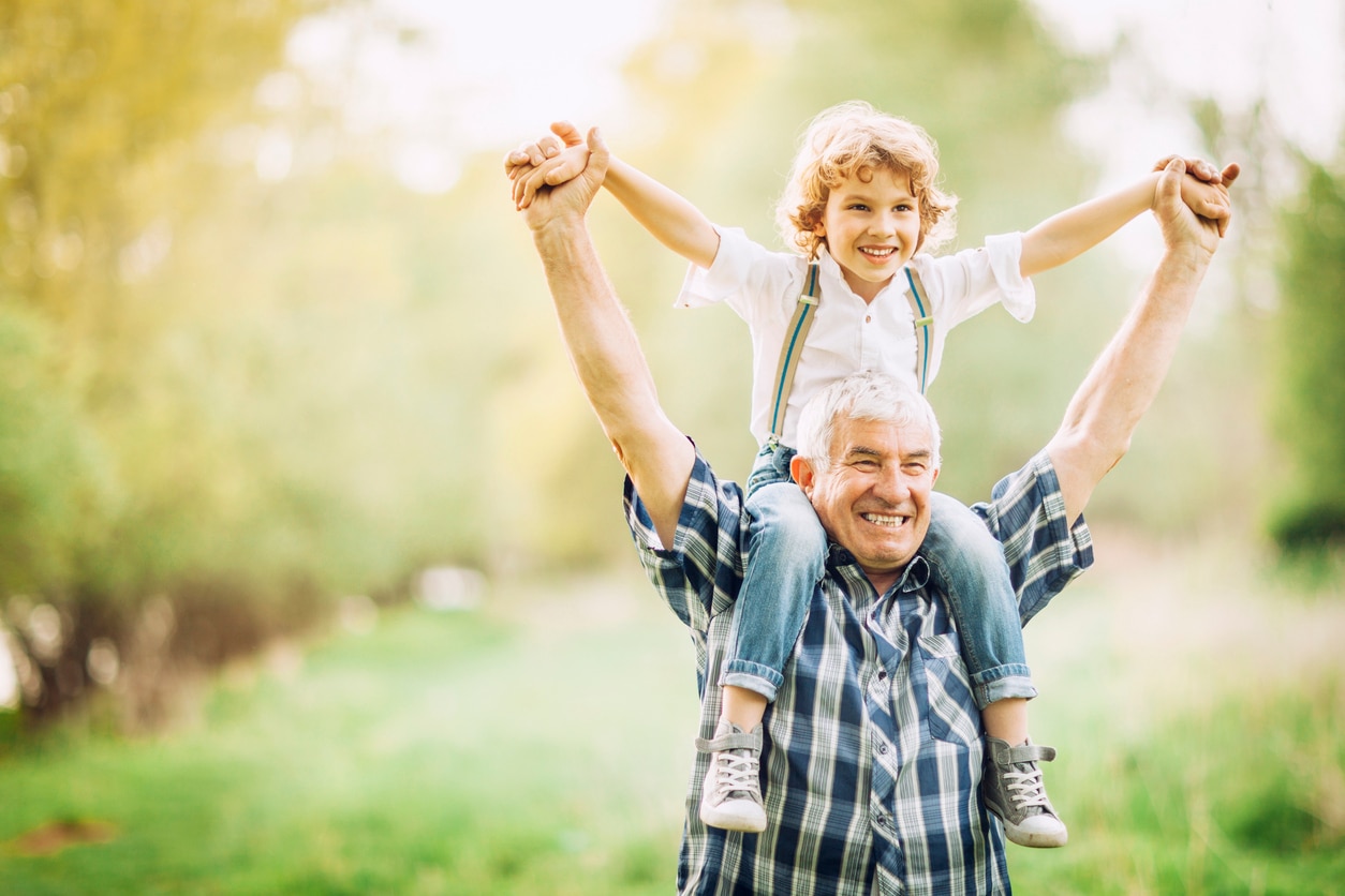 video-games-children-granda-family-support-mobility-health-bbva video-games-children-granda-family-support-mobility-health-bbva