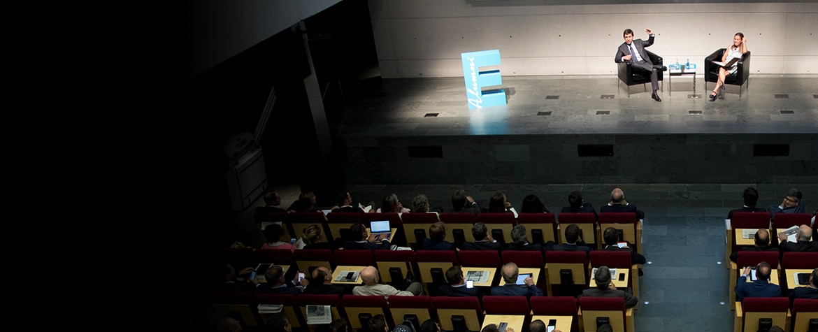 carlos-torres-vila-en-el-auditorio-de-matins-esade
