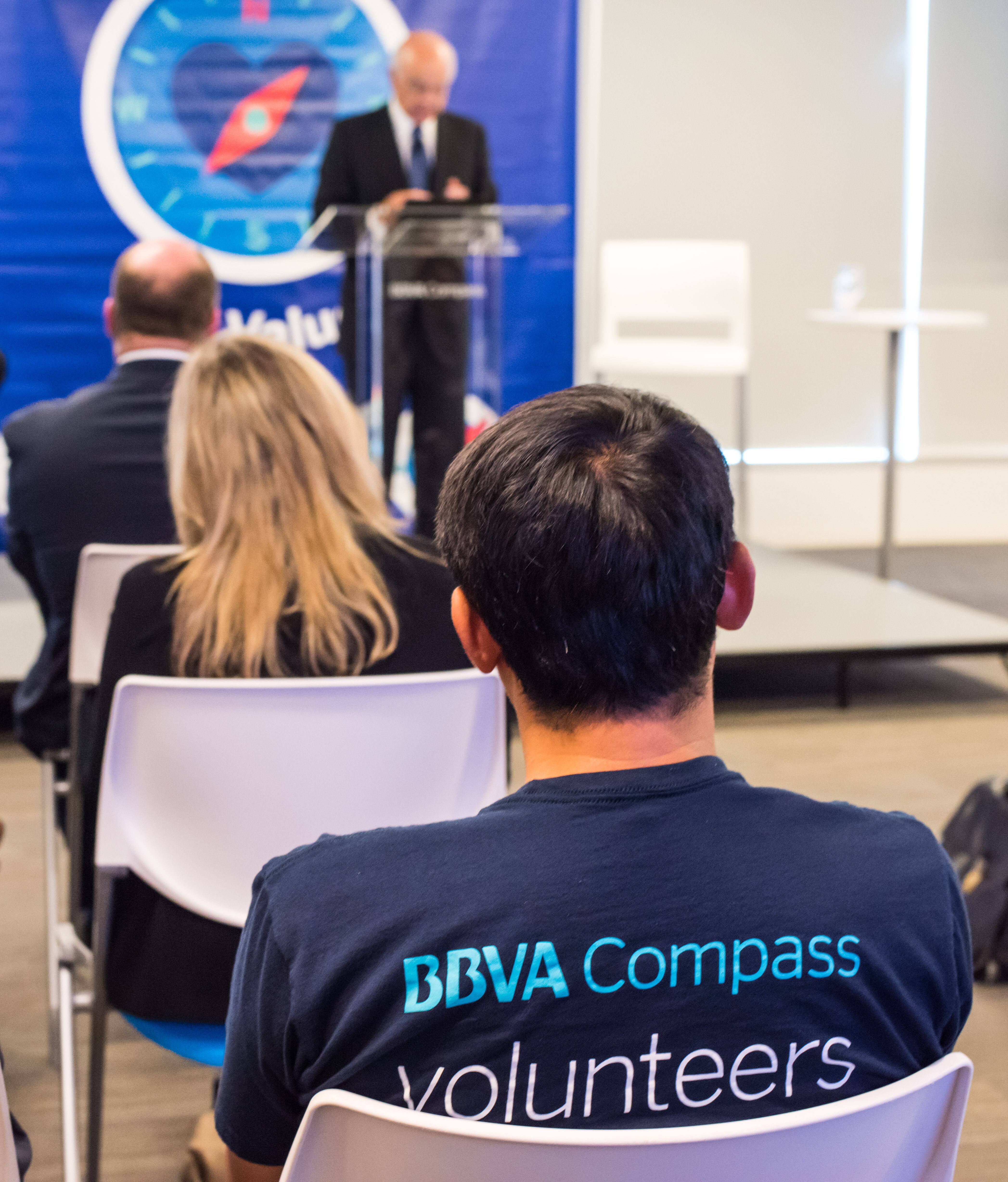 Chairman_BBVA_Francisco_Gonzalez_BBVA_Compass_volunteers_Harvey_22_9_17 Chairman_BBVA_Francisco_Gonzalez_BBVA_Compass_volunteers_Harvey_22_9_17