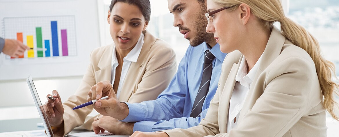 cfa-chartered-financial-analyst-people-student-bbva