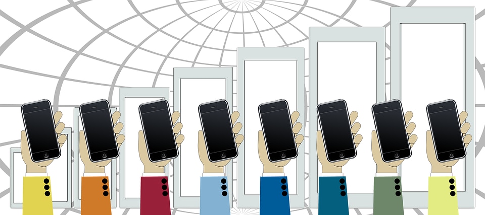 digital-revolution-mobile-hands-resource-bbva