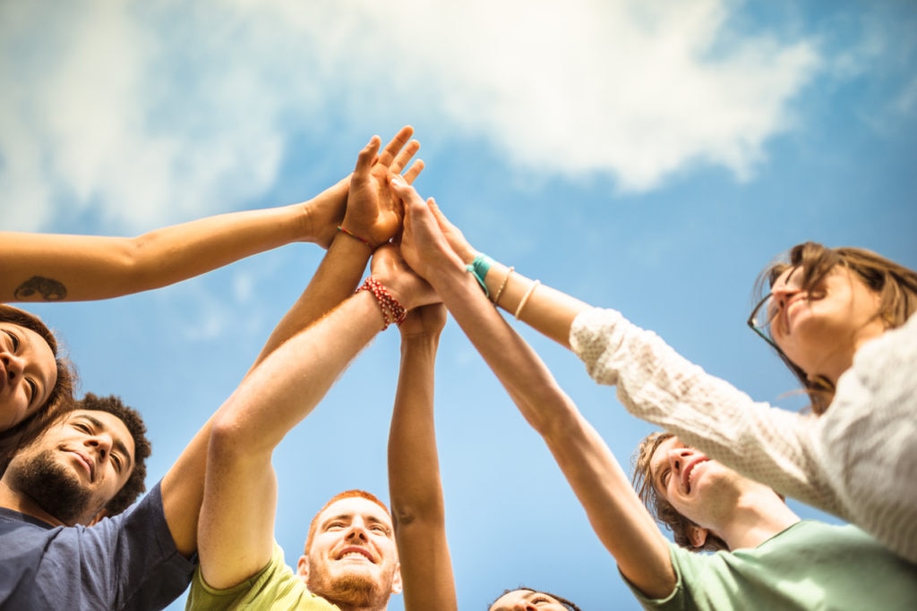 millennials-groups.young-hands-teen-bbva millennials-groups.young-hands-teen-bbva