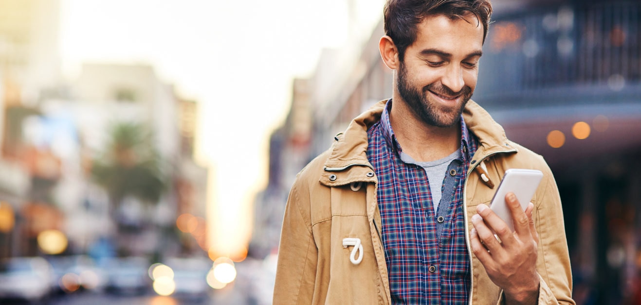 recurso-hombre-man-mobile-digital-app-phone-BBVA
